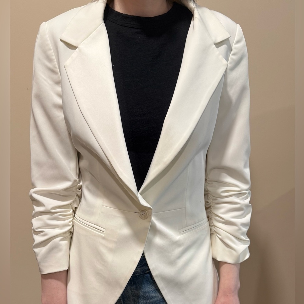 White Elizabeth and James Blazer size 6 - Picture 6 of 6